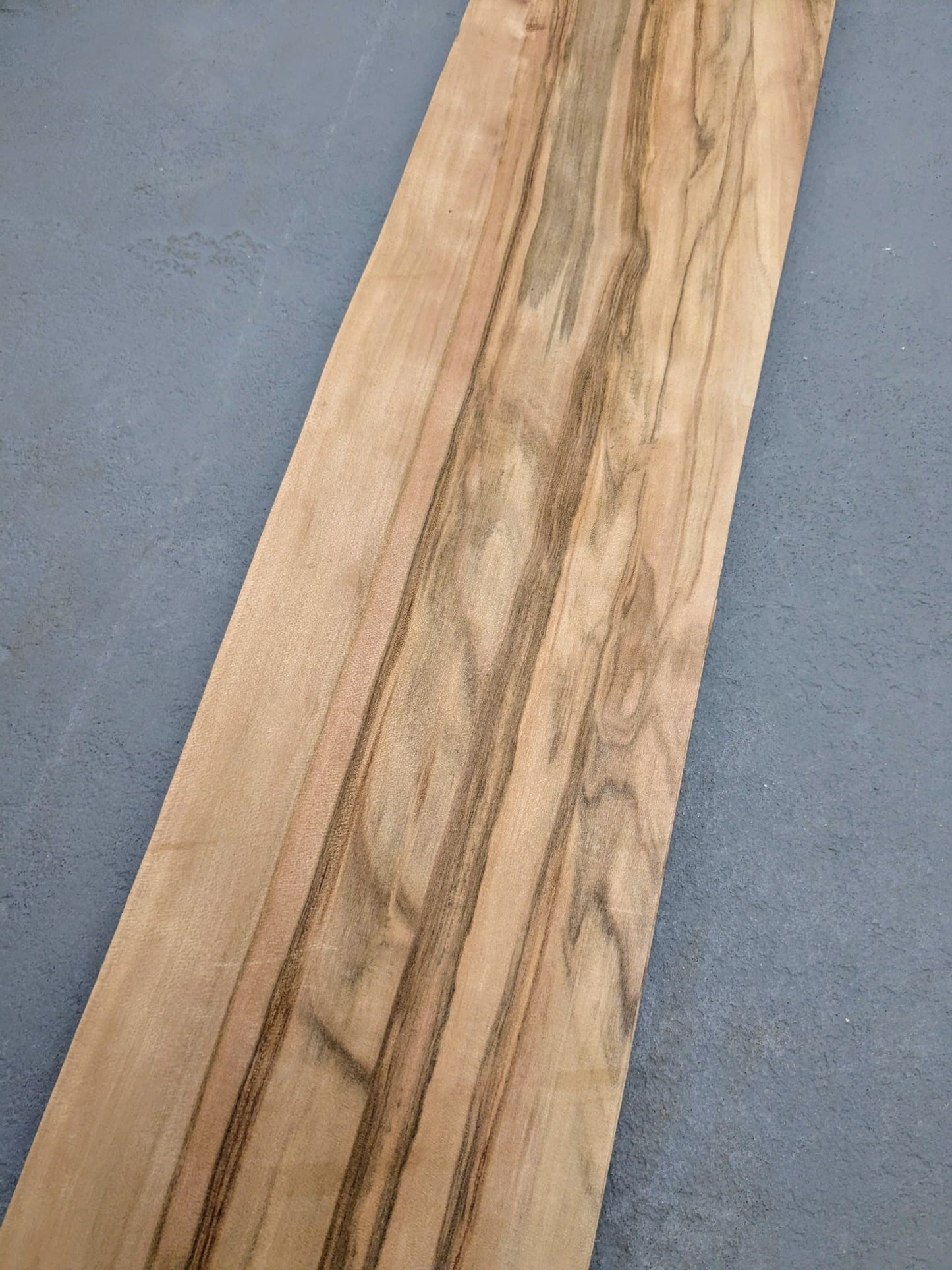 Placage de Noyer satiné (Red gum) | 140x15 cm