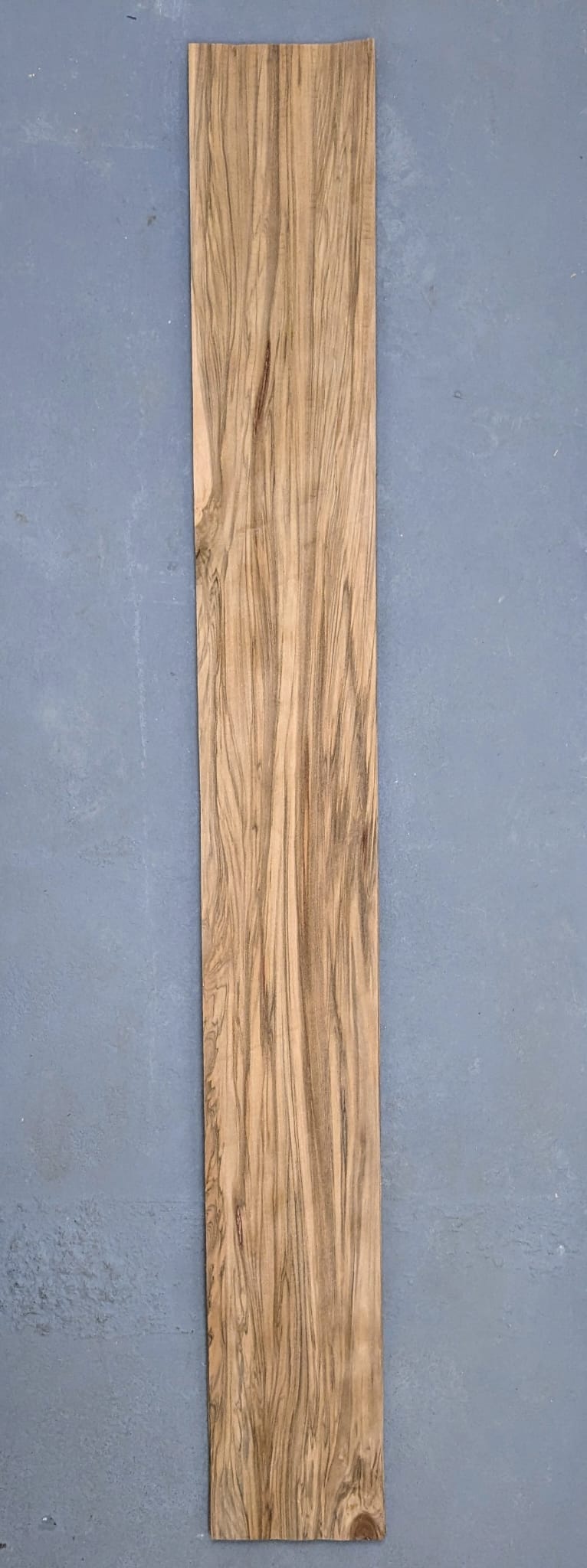 Placage de Noyer satiné (Red gum) | 140x17 cm