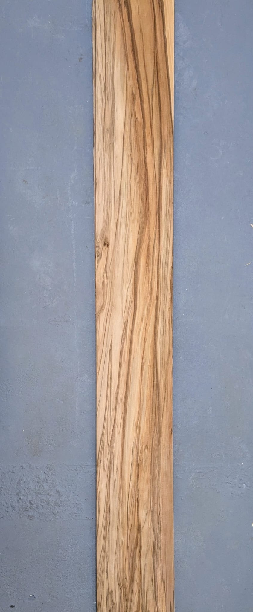 Placage de Noyer satiné (Red gum) | 140x18 cm
