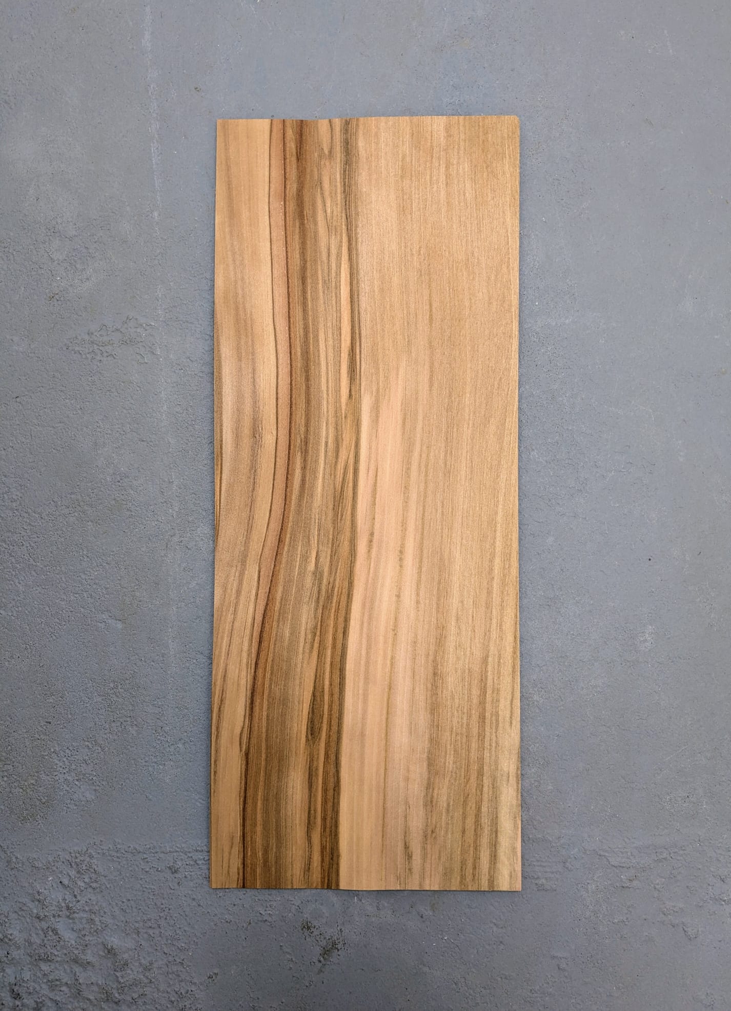 Placage de Noyer satiné (Red gum) | 50x20 cm