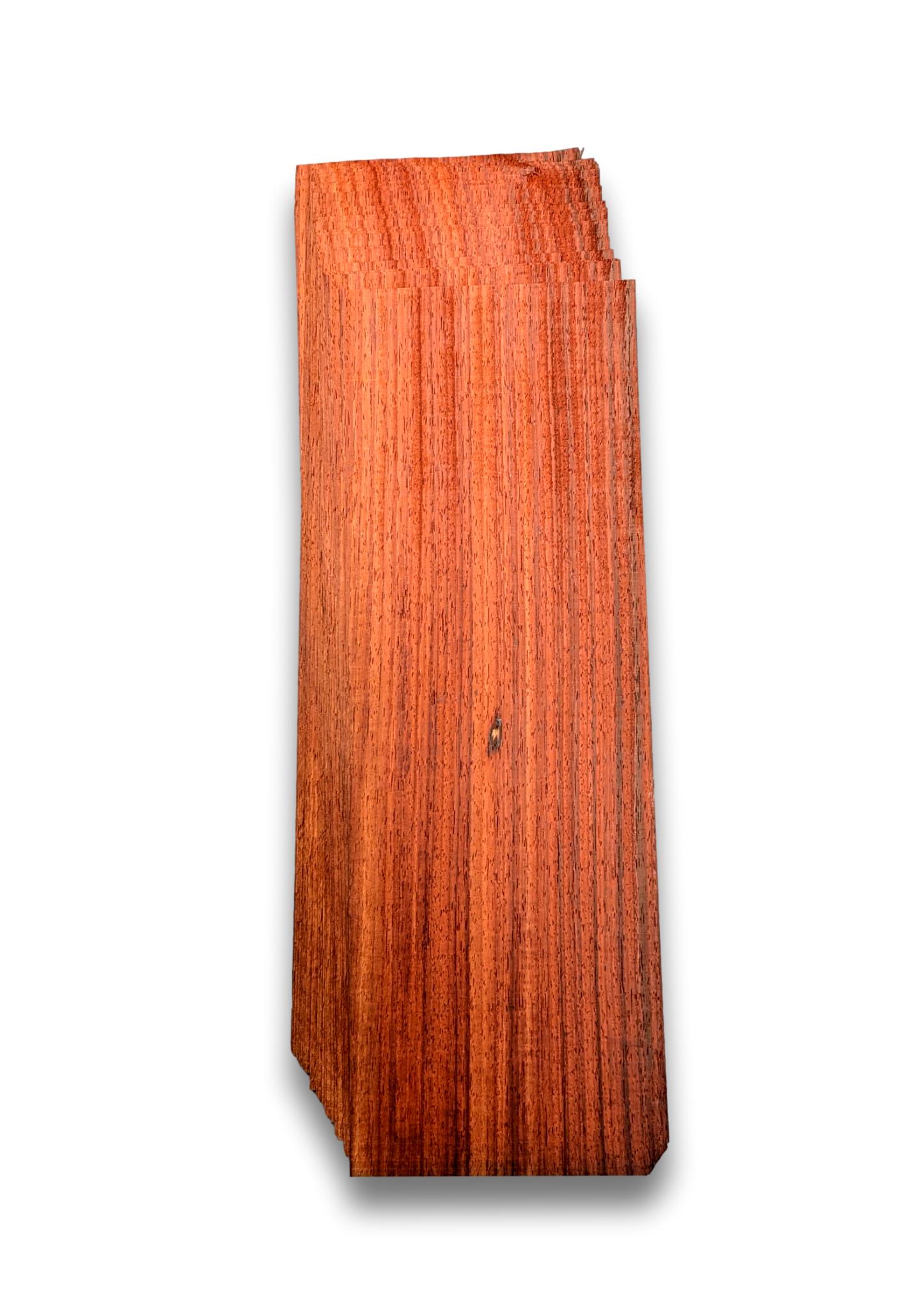 Placage de Padouk | 24 feuilles | 53x18 cm
