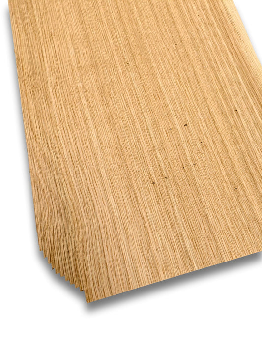 Placage de chêne | 32 feuilles | 125x27 cm [TROUS DE VERS À BOIS]